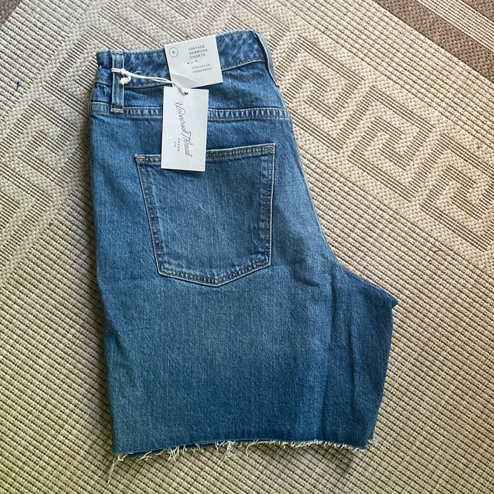 Universal Thread women vintage Bermuda shorts 8 NWT